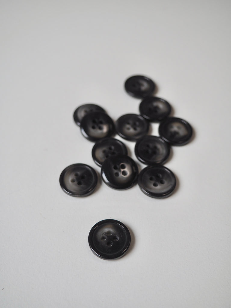 Smoke Faux-Horn Buttons 15mm/24L