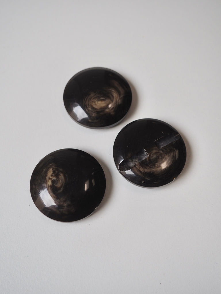 Brown Channel Hole Horn Buttons 34mm/54L