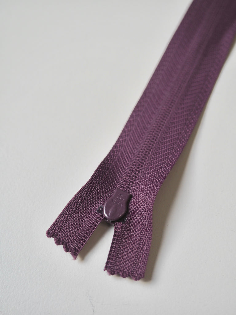 YKK 22cm/8.5inch Purple Standard Zips