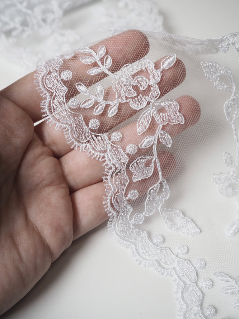 White Rose Garland Scallop Lace Trim 10cm