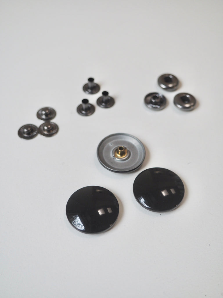 Shiny Black Press Studs 23mm/36L