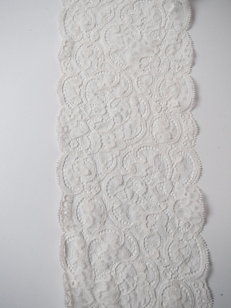 Ivory Foliage Scallop Lace Trim 13cm