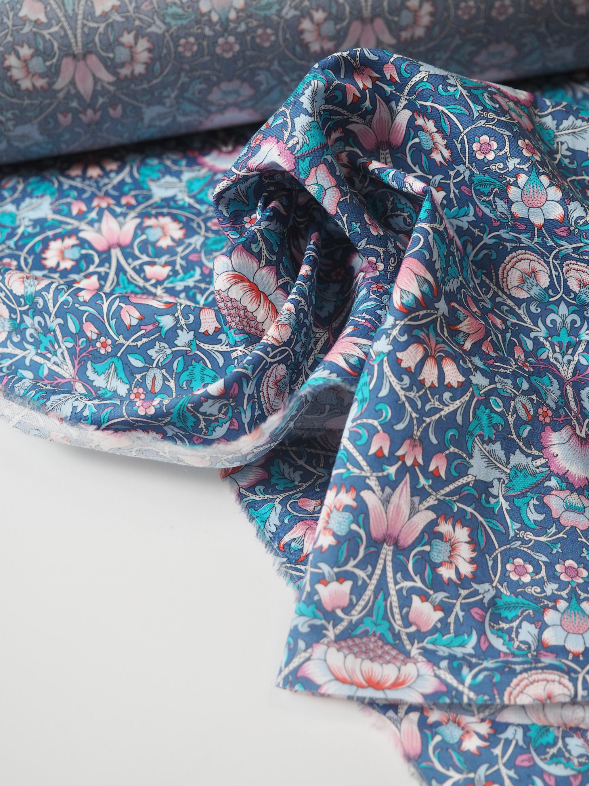 Foulard Liberty En Cachemire Pur Et Coton Tana Fleuri Bleu – Fait Main, Neuf Sans étiquette
