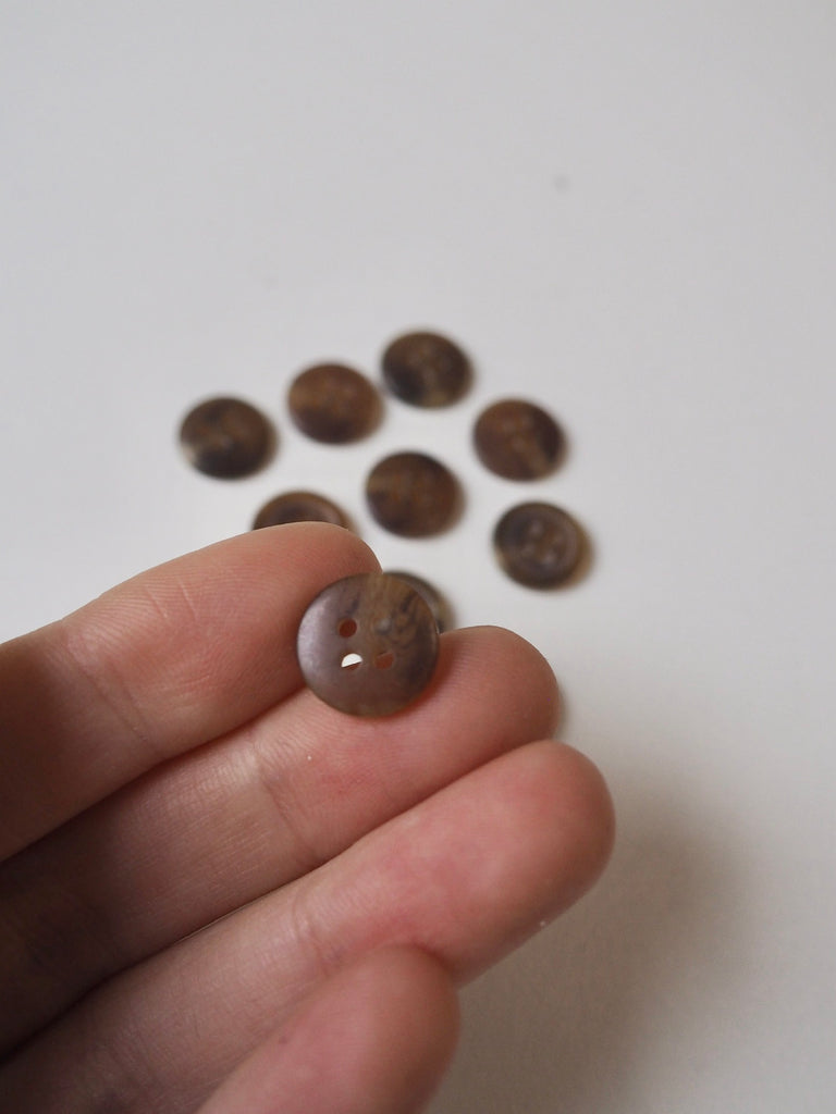 Faux-Horn Buttons 12mm/18L