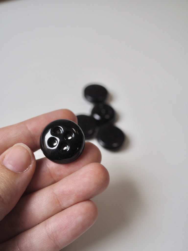 Black Shiny Domed Buttons 21mm/34L