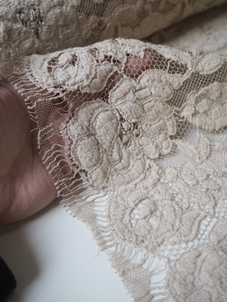 Beige Bloom Wool/Cotton Scallop Lace