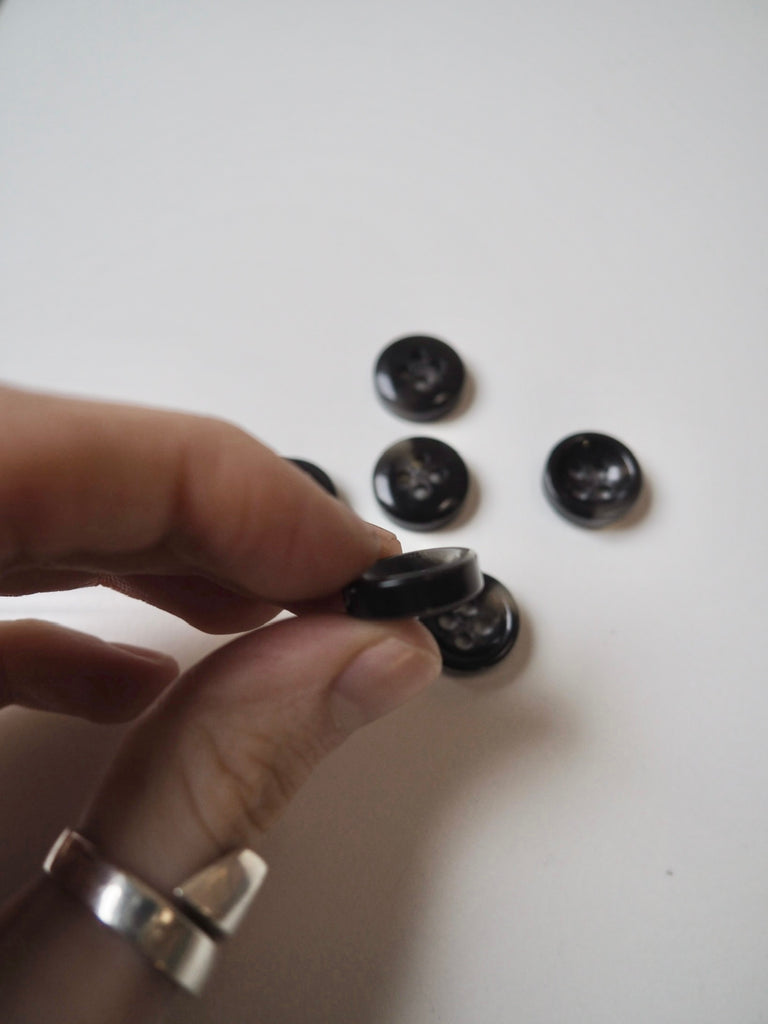 Charcoal Faux-Horn Indented Buttons 15mm/24L