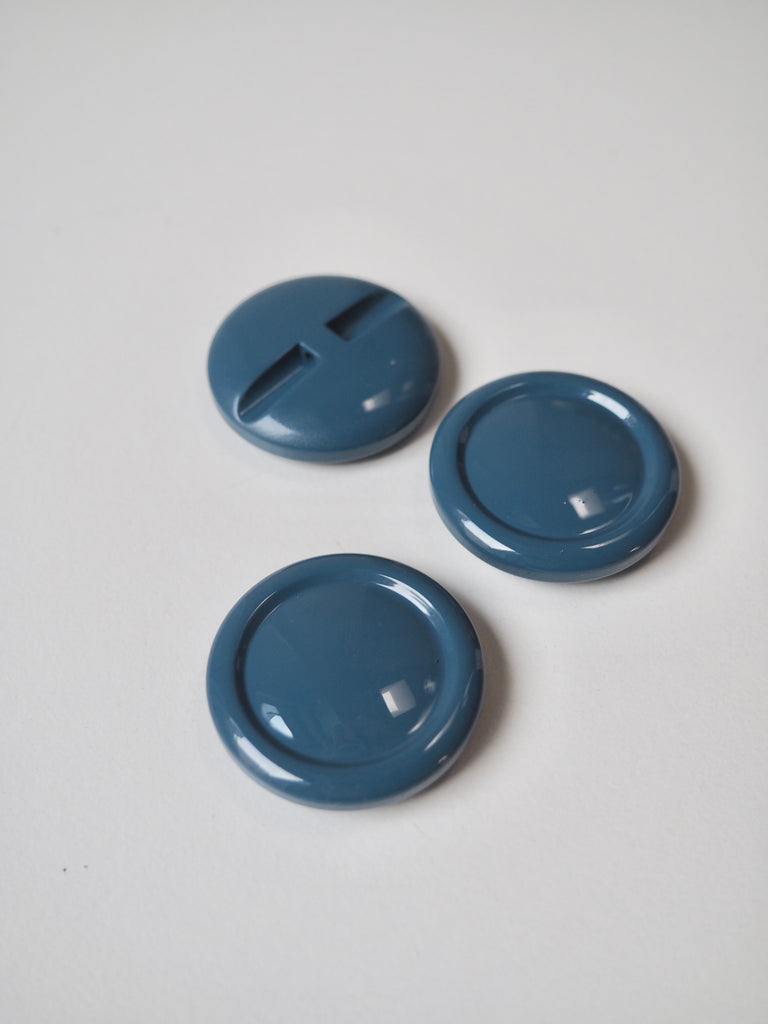 Blue Rimmed Channel Hole Buttons 30mm/48L