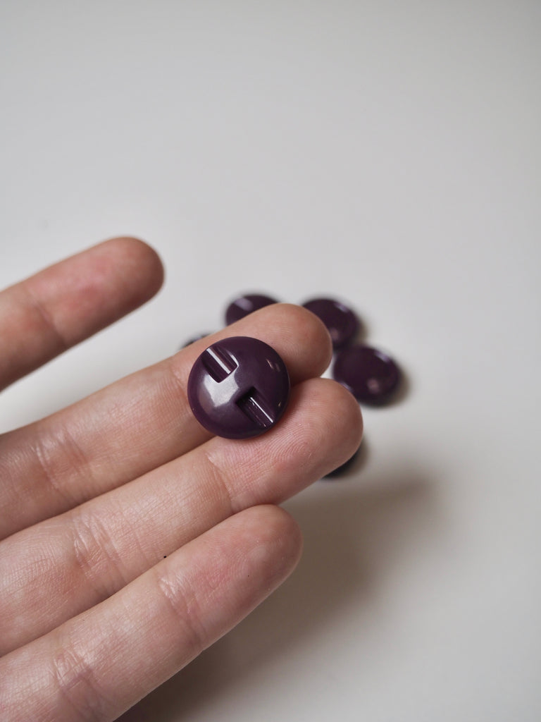 Purple Rimmed Channel Hole Buttons 18mm/28L