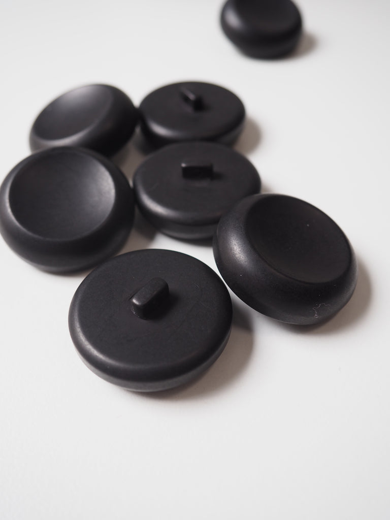 Large Black Indented Shank Button