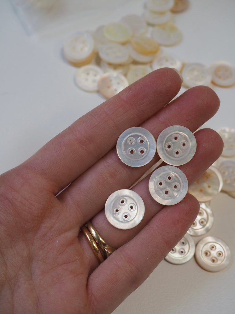 30MM 6 Vintage Cream Mother of Pearl, Pearl Akoya Buttons for Sewing  Knitting 2hole Buttons for a Jacket Blazer Sweater Shirt Top Dress 