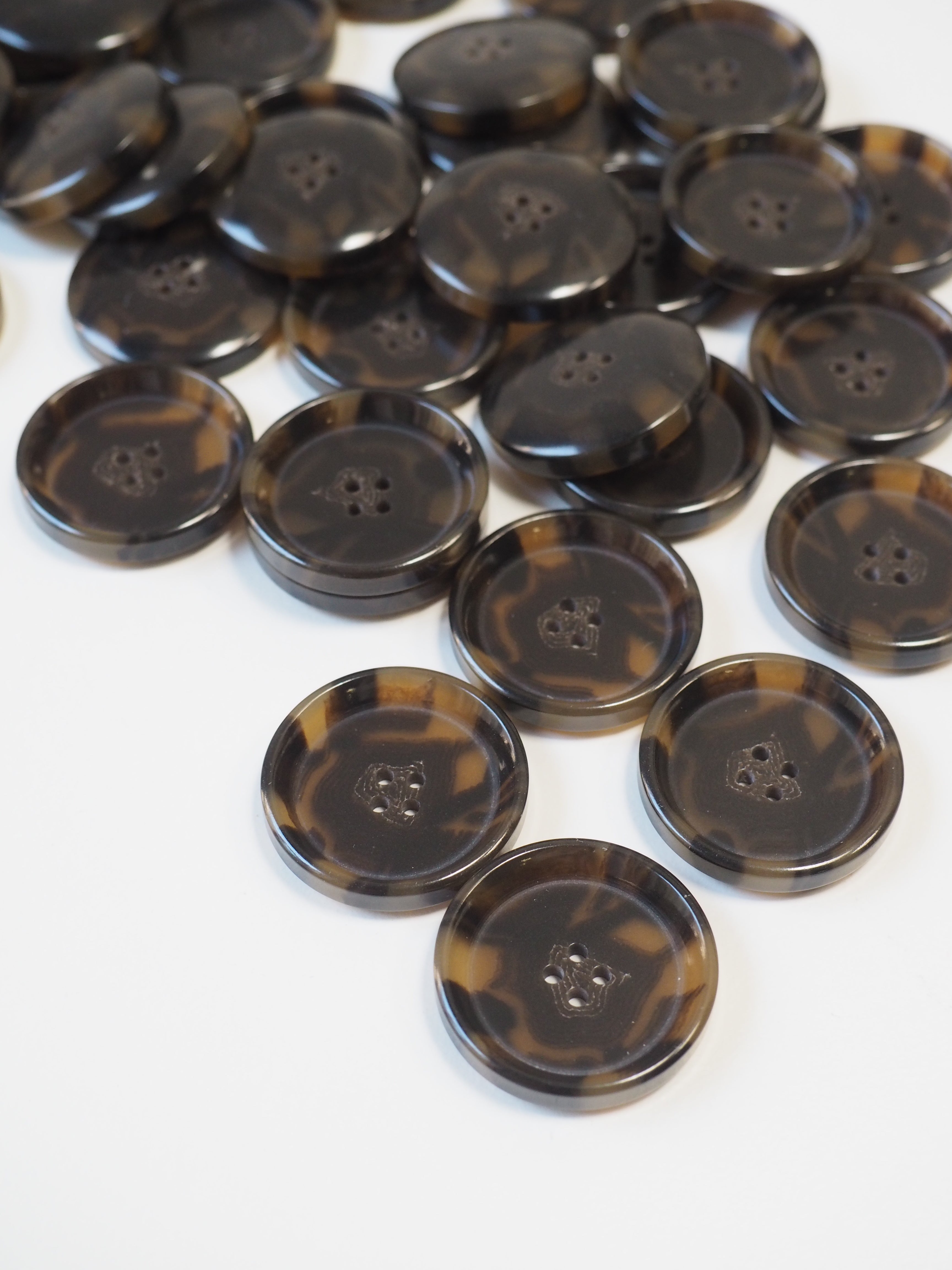  Tnstk 350 Pcs Buttons Resin Buttons 2 and 4 Holes