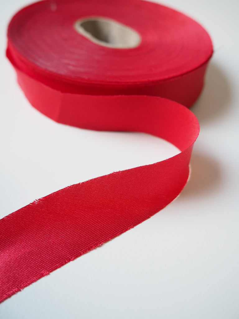 Scarlet Satin Bias Tape 60m Roll