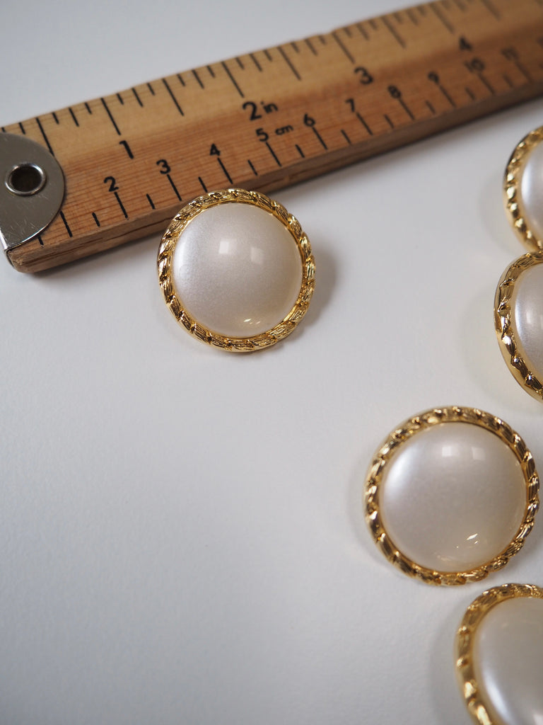 Round Pearl and Gold Button 25mm