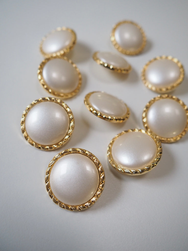 Round Pearl and Gold Button 25mm