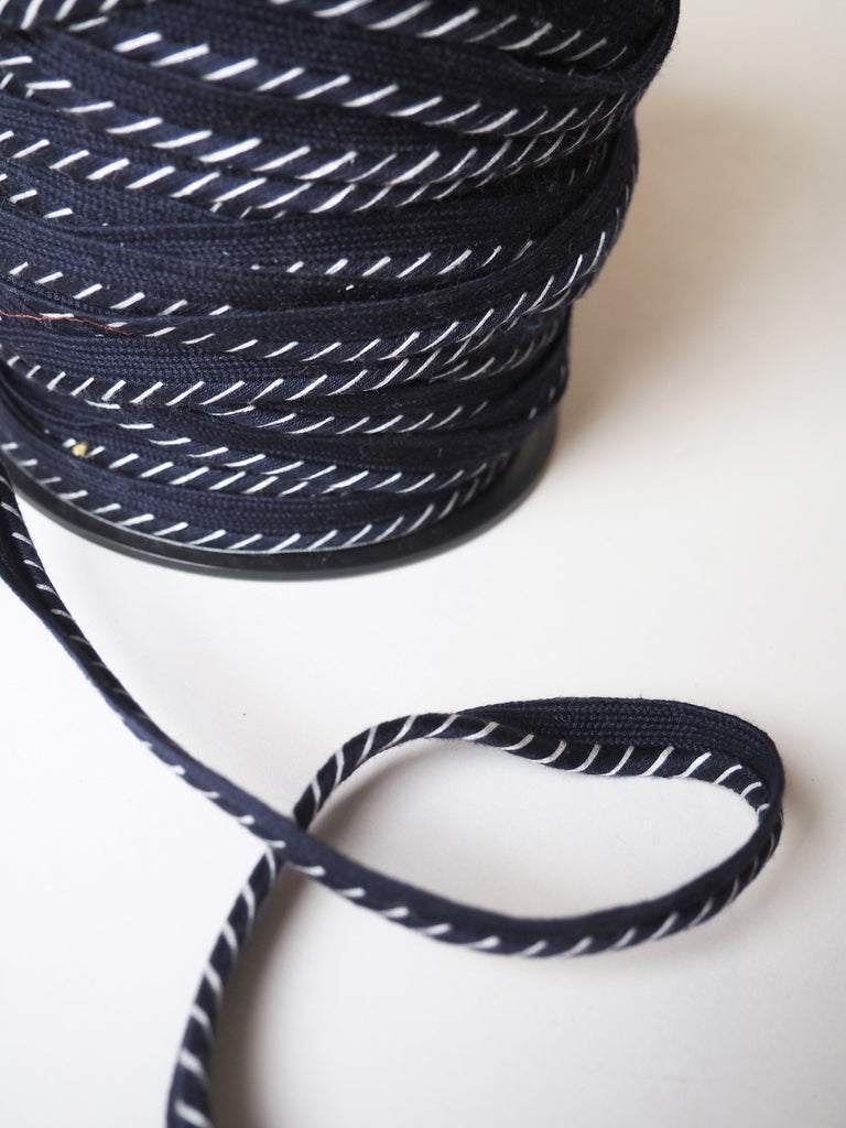 White and Navy Twist Woven Piping 10mm